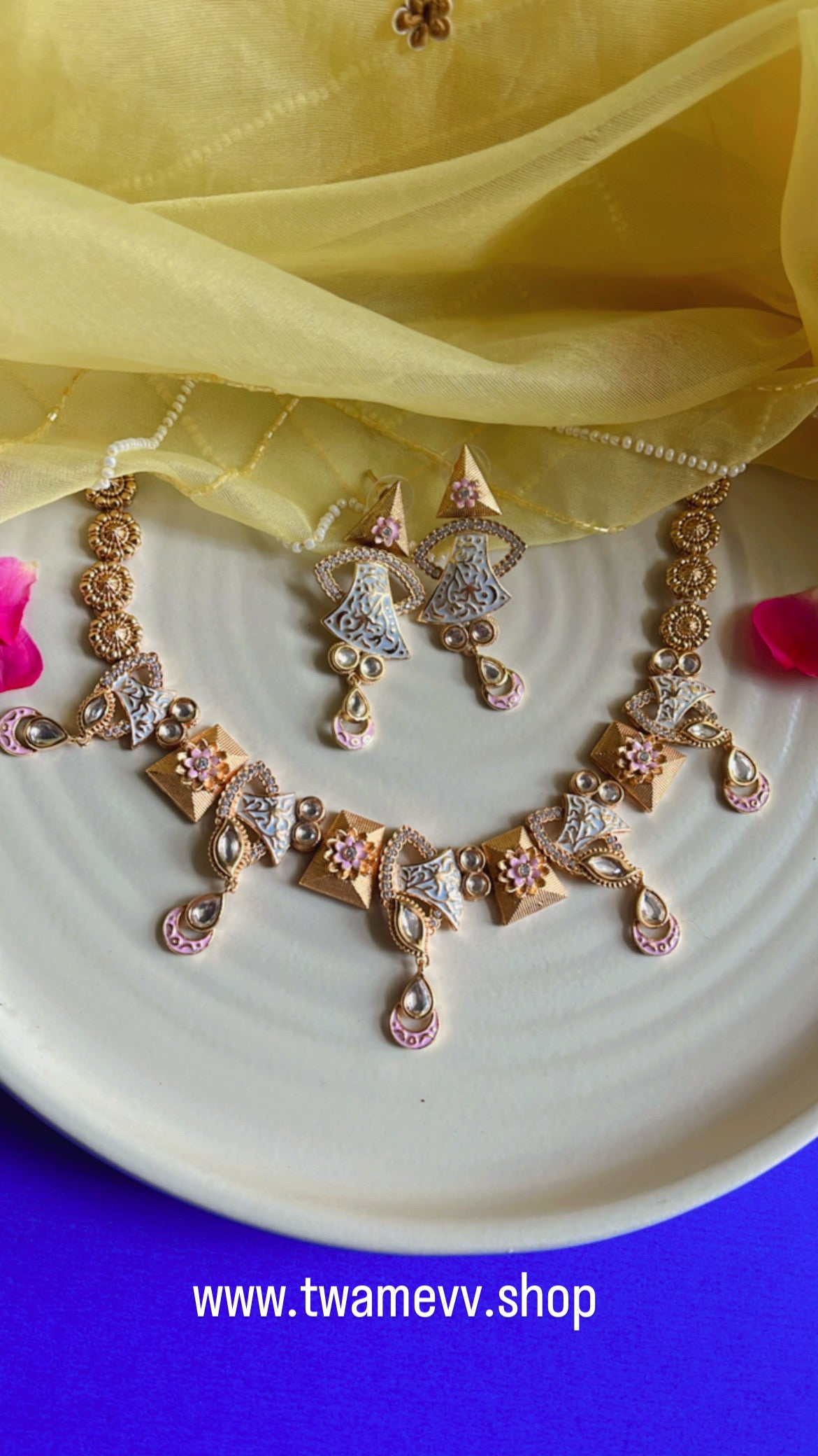 Kiyanshi Neckpiece Set