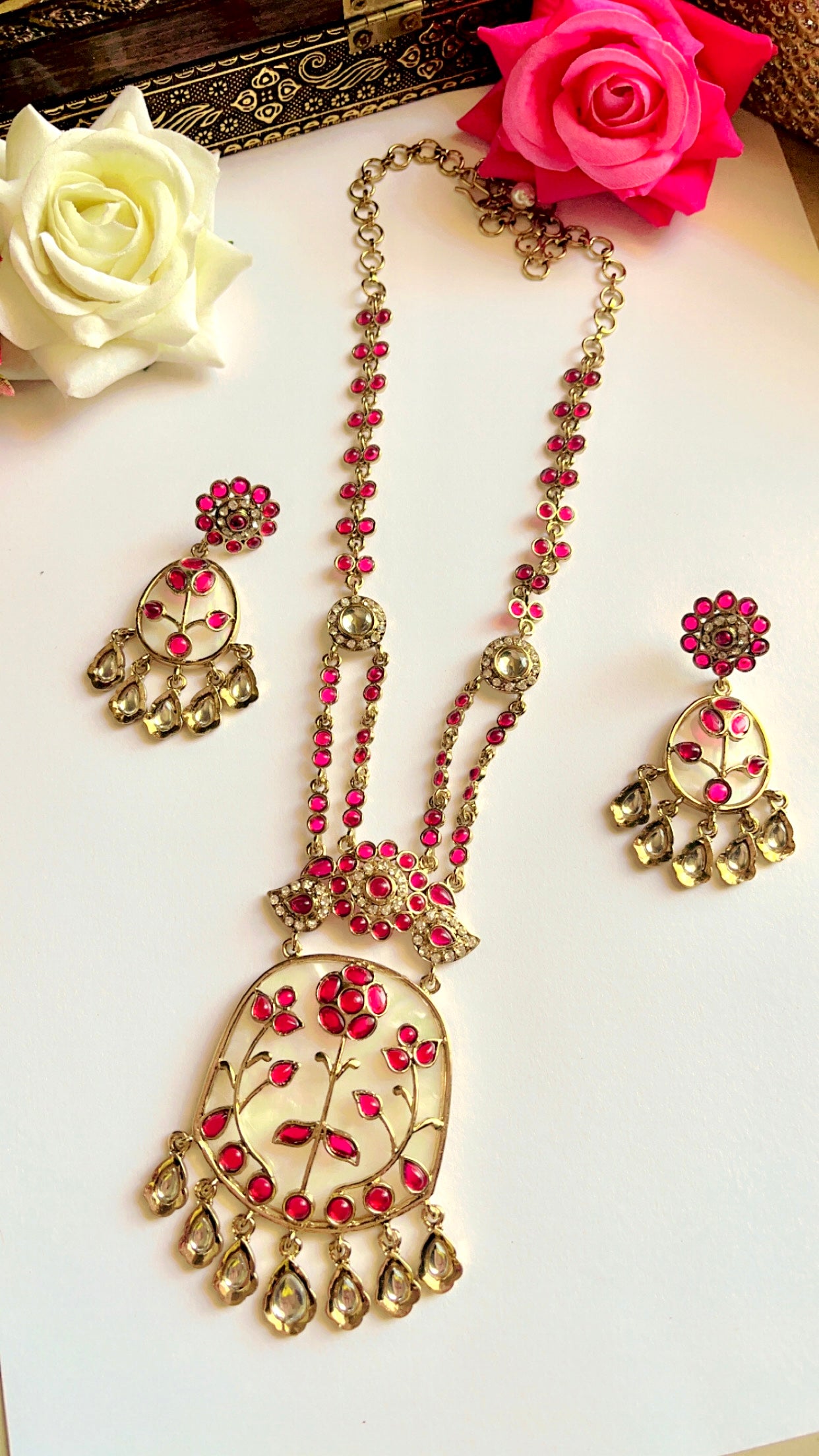 Red Gyanika Neckpiece Set