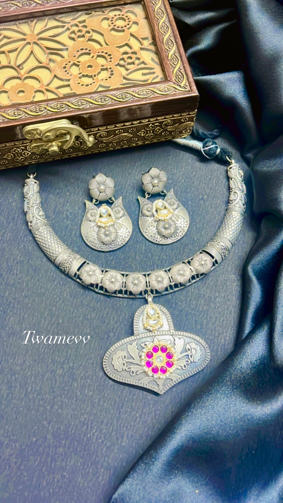 Amiksha Silver Neckpiece Set