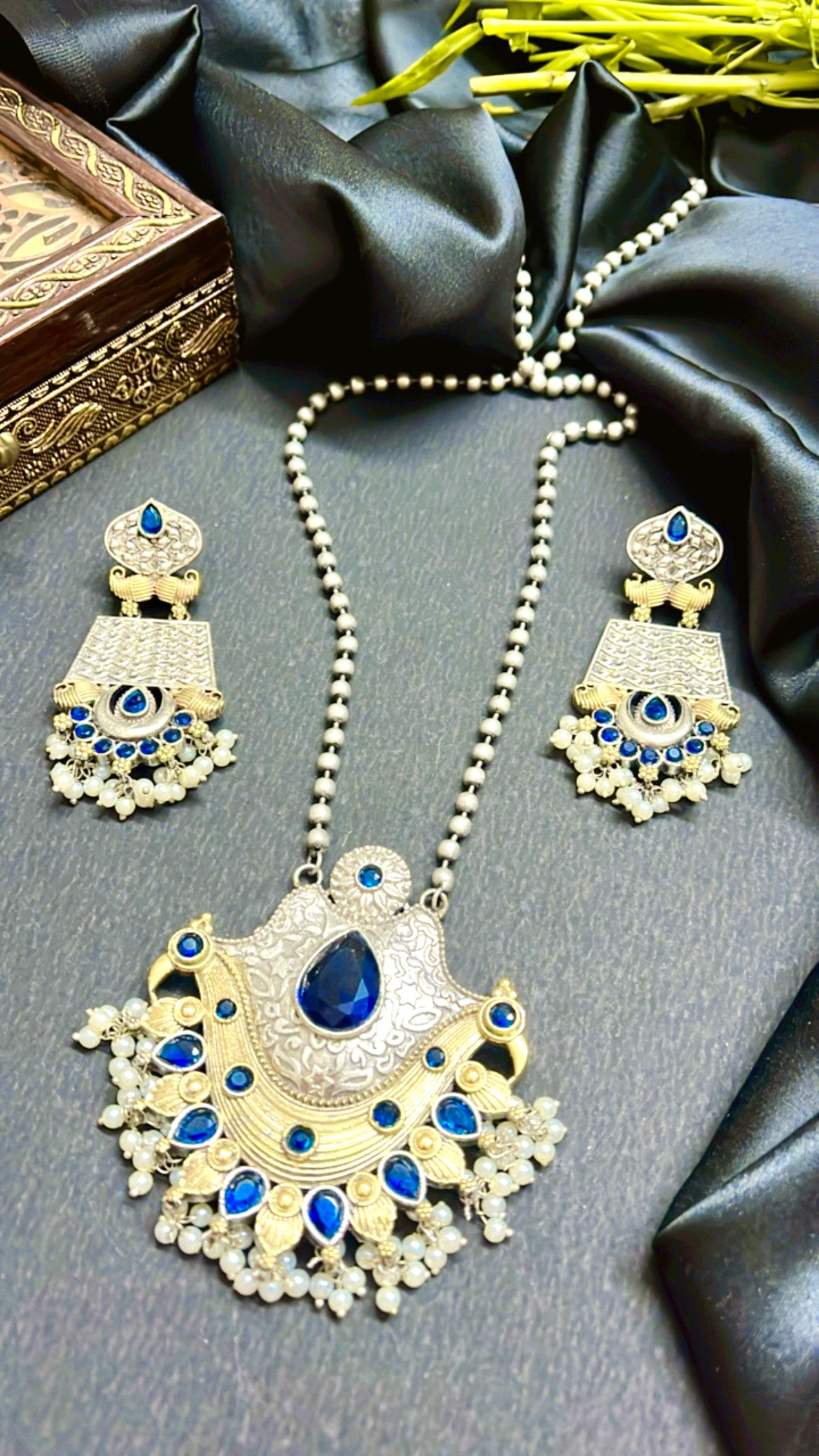 Rajshree Silver Neckpiece Set