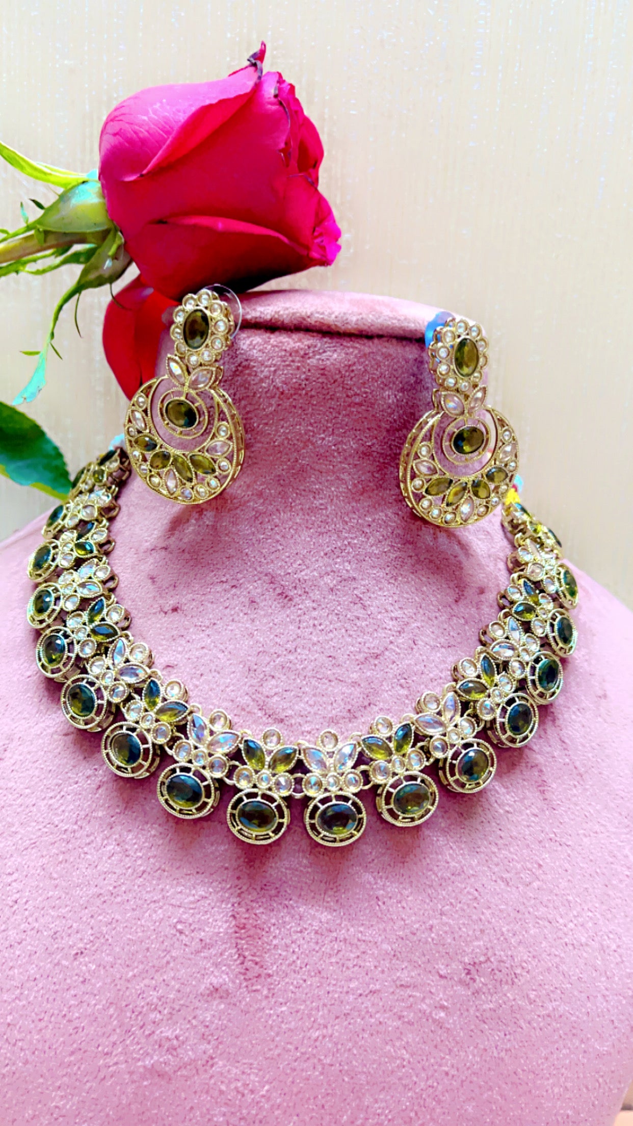 Green Taruna Neckpiece Set