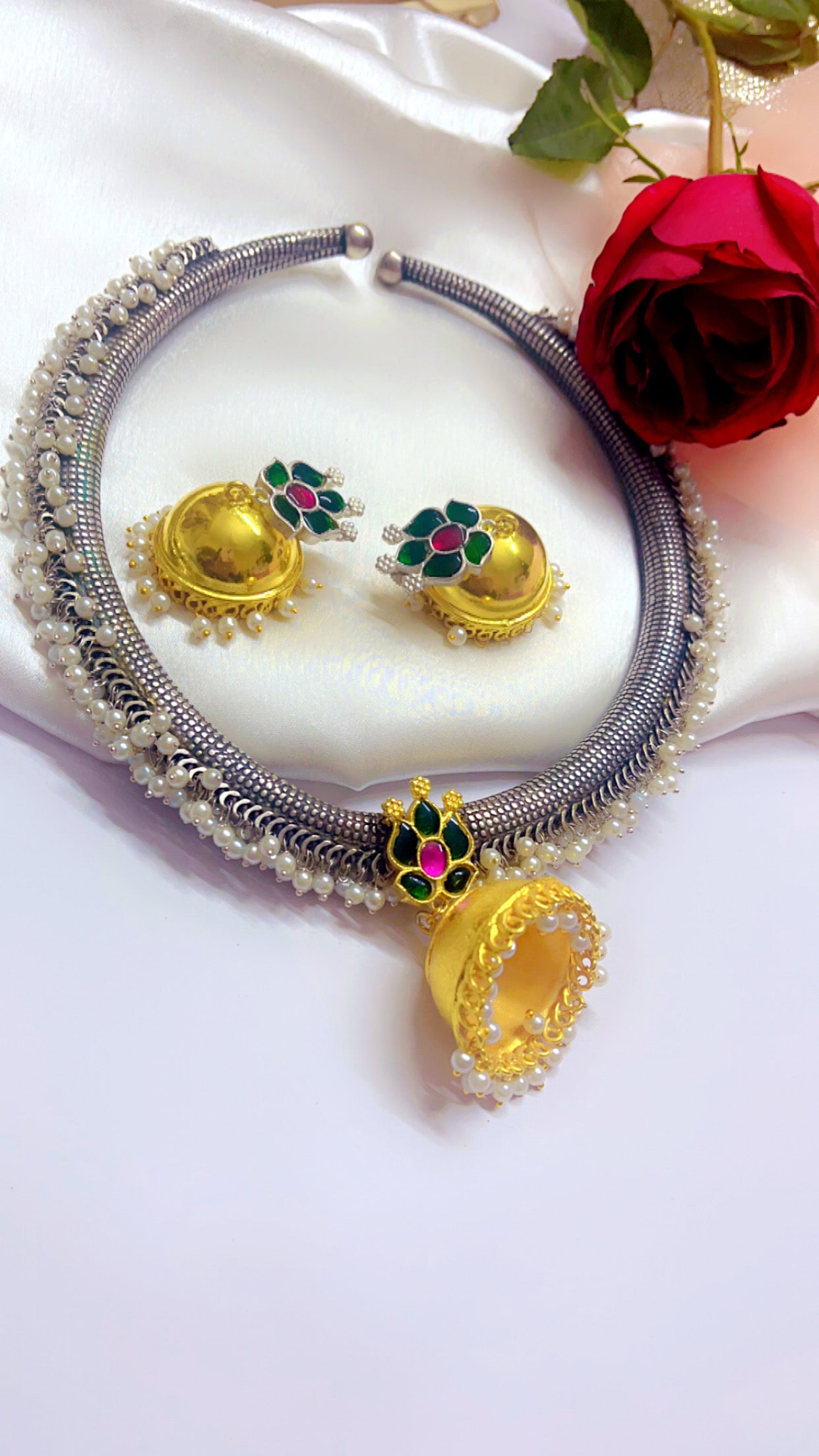 Jahnvi Statement Neckpiece set