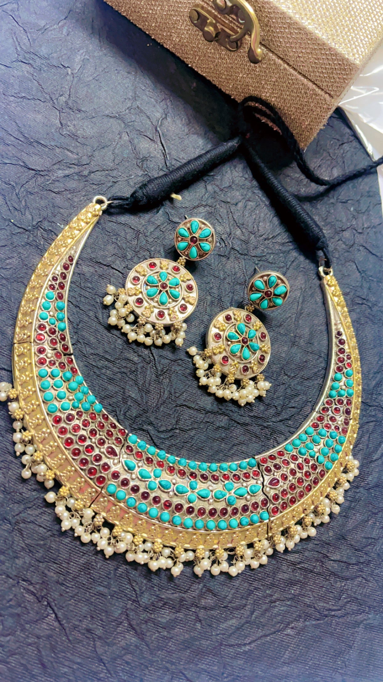 Naman Silver Neckpiece Set