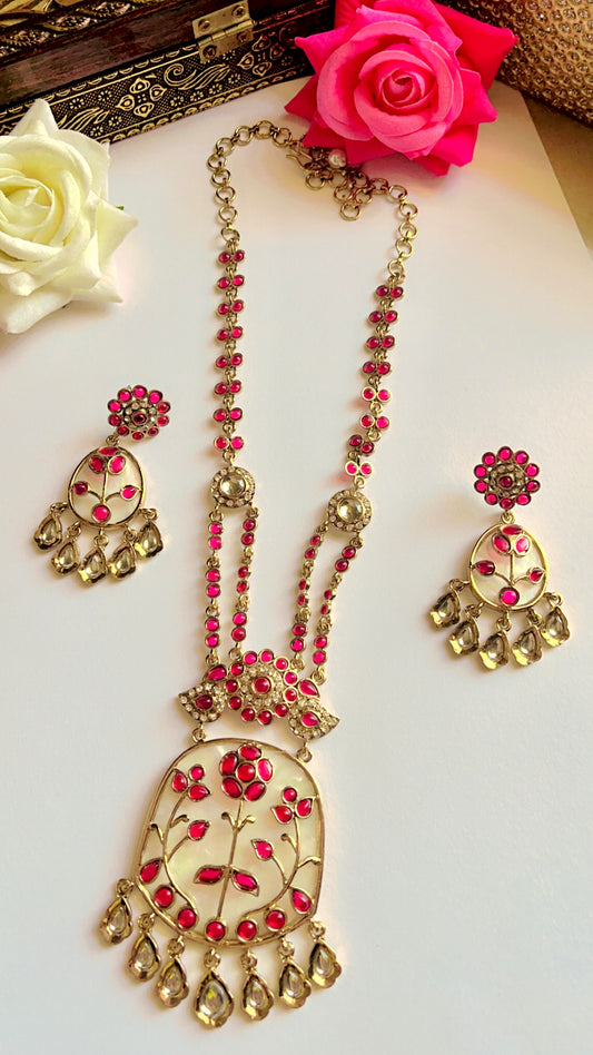 Red Gyanika Neckpiece Set
