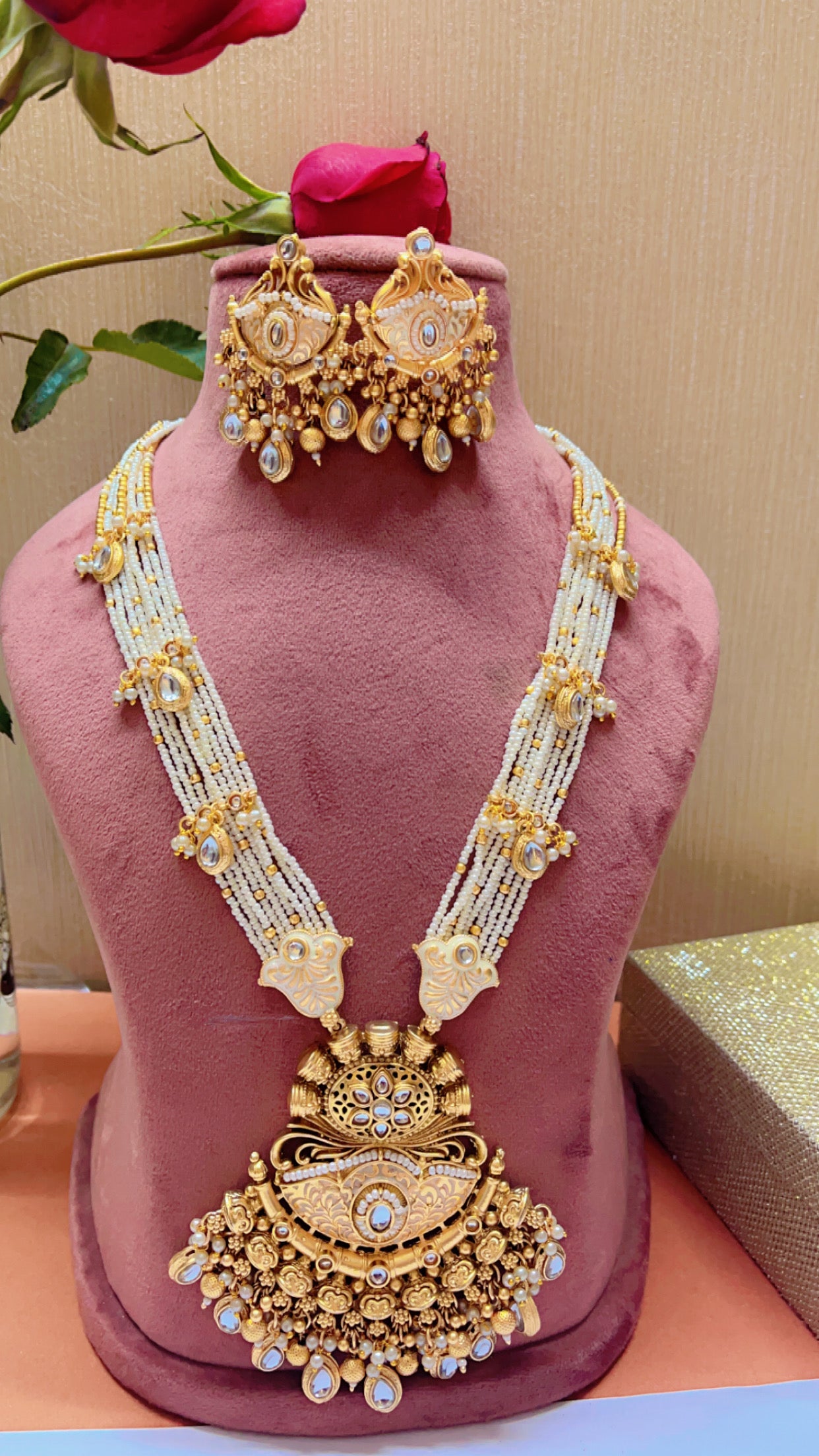 Pearl Tamiksha  Neckpiece Set