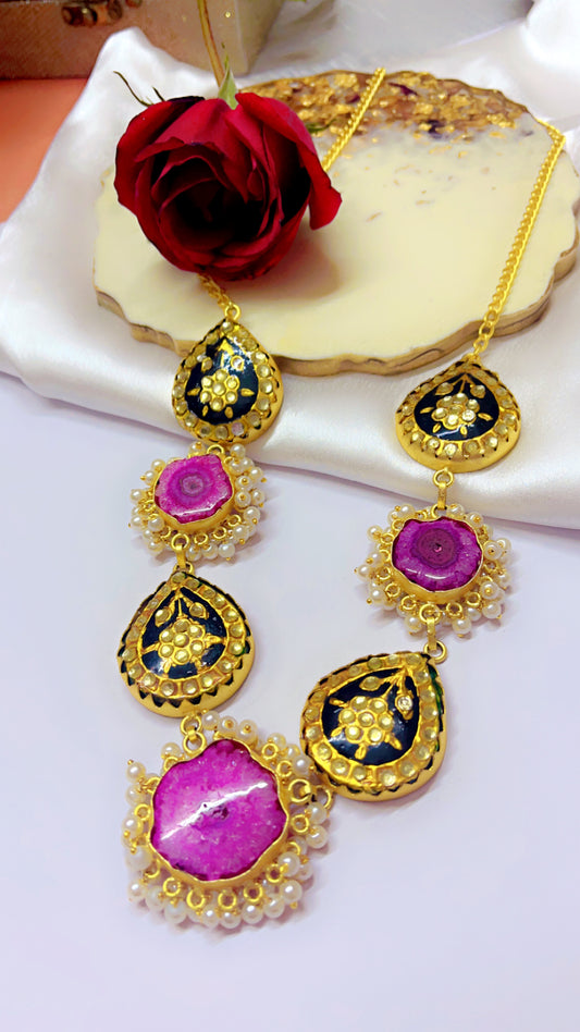 Black Tina Neckpiece