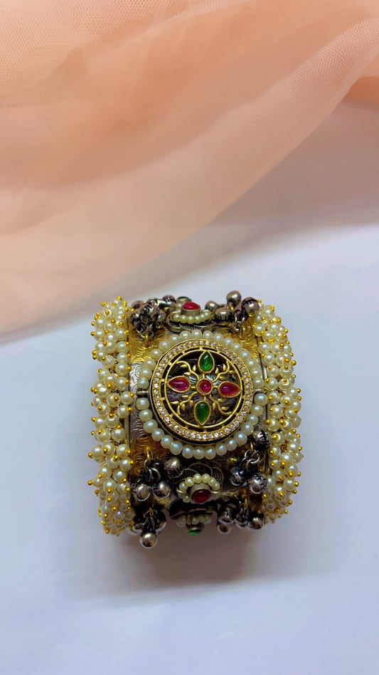 Tamana Silver Handcuff
