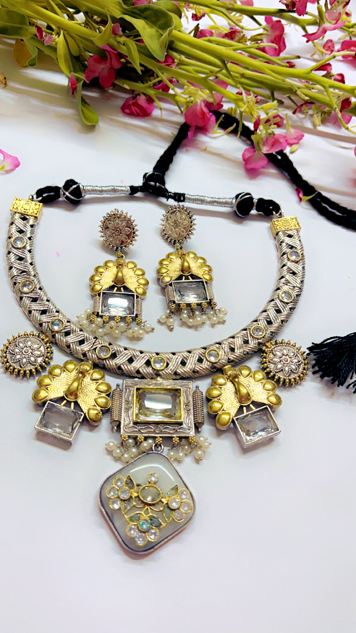 Amira Silver Neckpiece Set