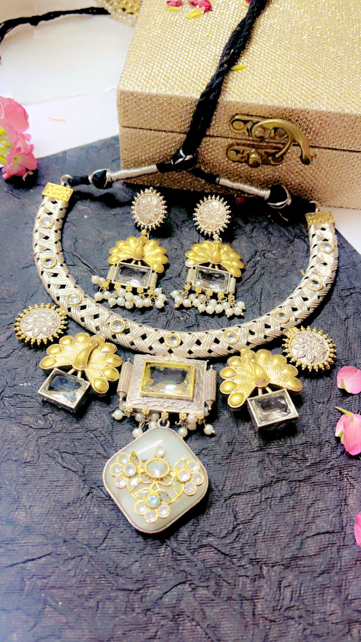 Amira Silver Neckpiece Set
