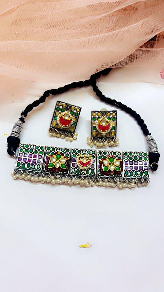 Novya Silver Neckpiece Set