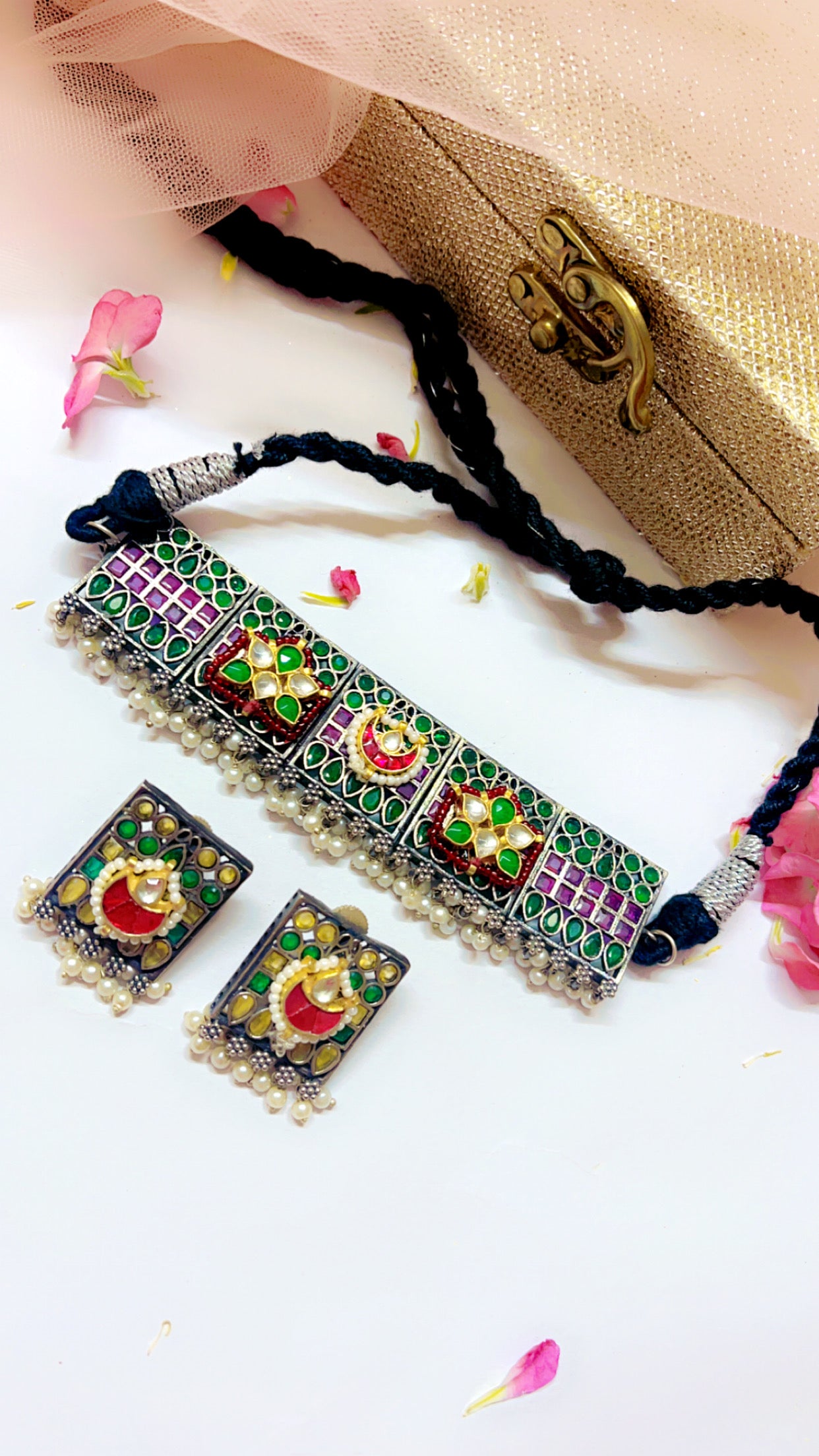 Novya Silver Neckpiece Set