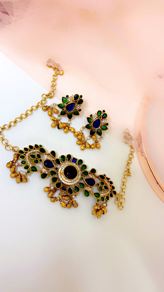 Tuhina Neckpiece Set